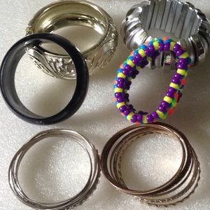 Bracelet lot (17)